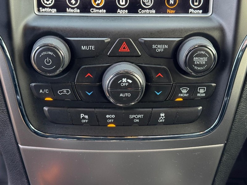 Jeep Grand Cherokee Vehicle Full-screen Gallery Image 25