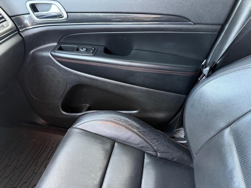 Jeep Grand Cherokee Vehicle Full-screen Gallery Image 27