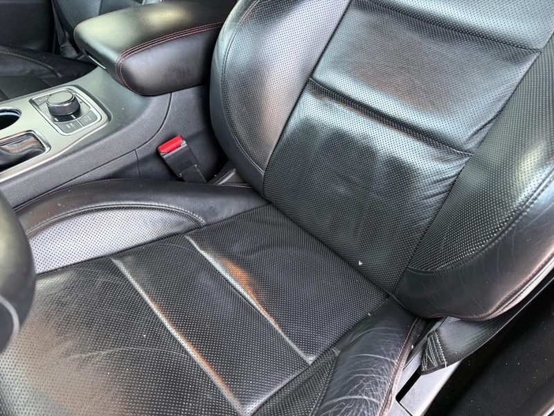 Jeep Grand Cherokee Vehicle Full-screen Gallery Image 31