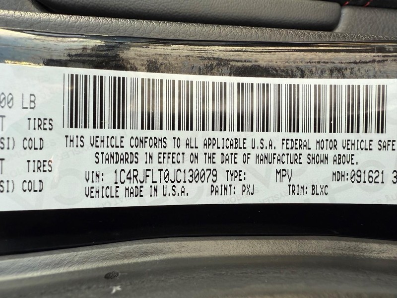 Jeep Grand Cherokee Vehicle Full-screen Gallery Image 32