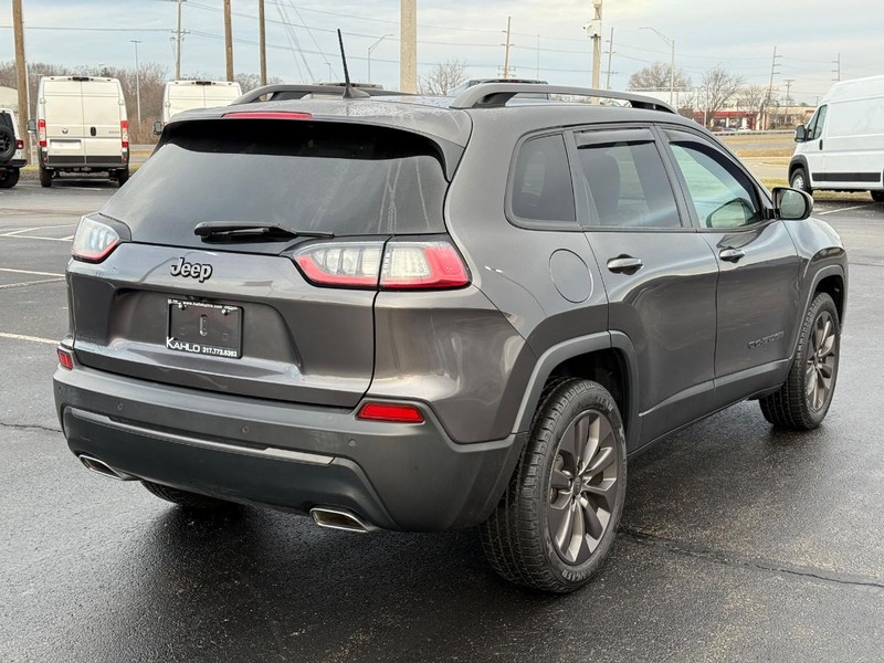 Jeep Cherokee Vehicle Full-screen Gallery Image 3