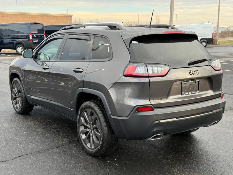 Jeep Cherokee Vehicle Full-screen Gallery Image 5
