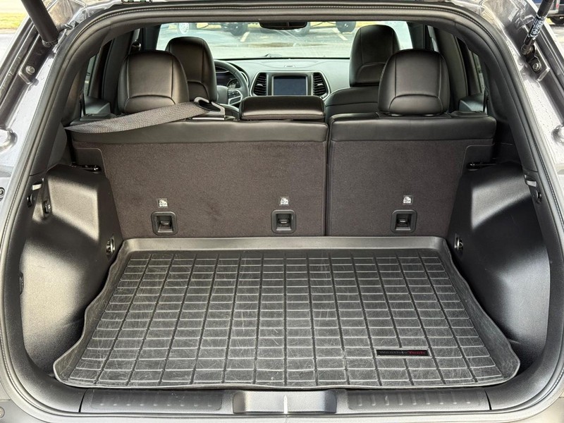 Jeep Cherokee Vehicle Full-screen Gallery Image 7