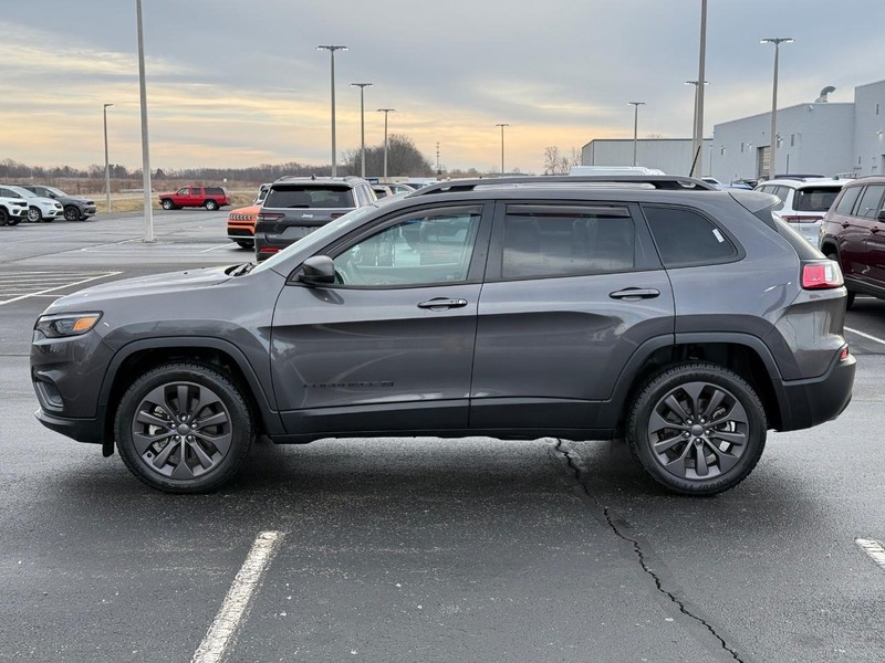 Jeep Cherokee Vehicle Full-screen Gallery Image 9