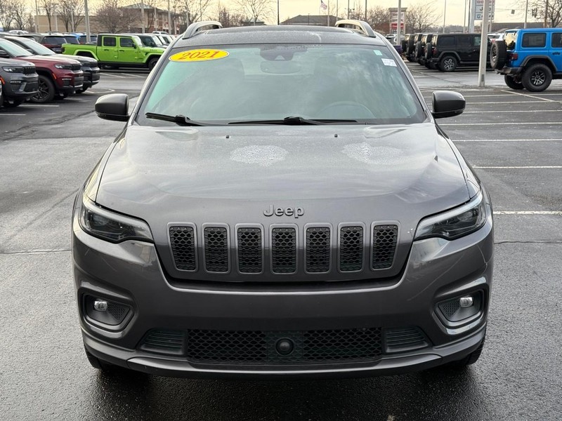 Jeep Cherokee Vehicle Full-screen Gallery Image 11