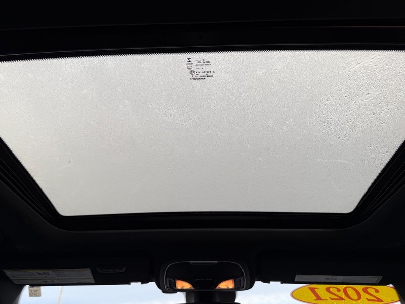 Jeep Cherokee Vehicle Full-screen Gallery Image 14