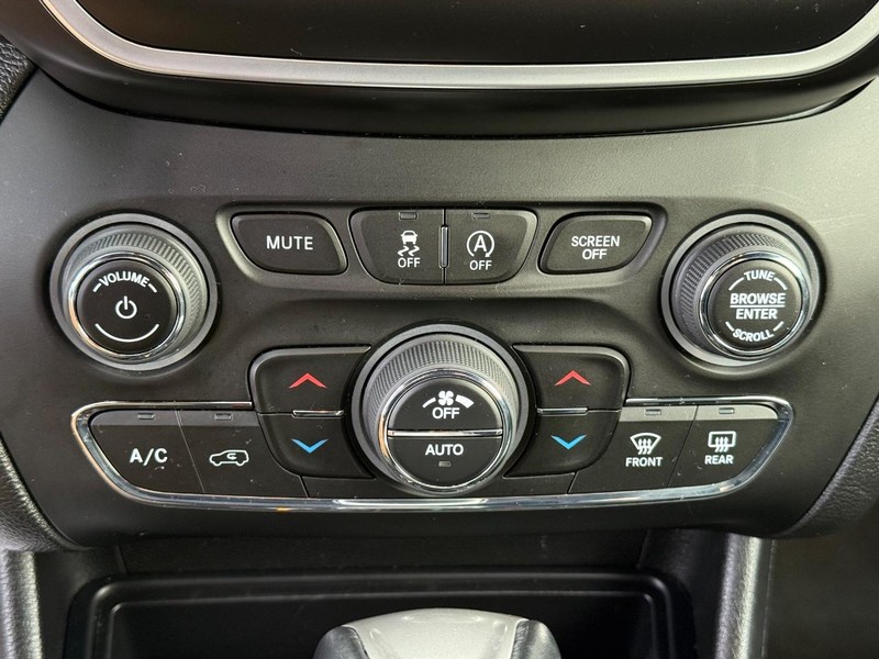 Jeep Cherokee Vehicle Full-screen Gallery Image 28