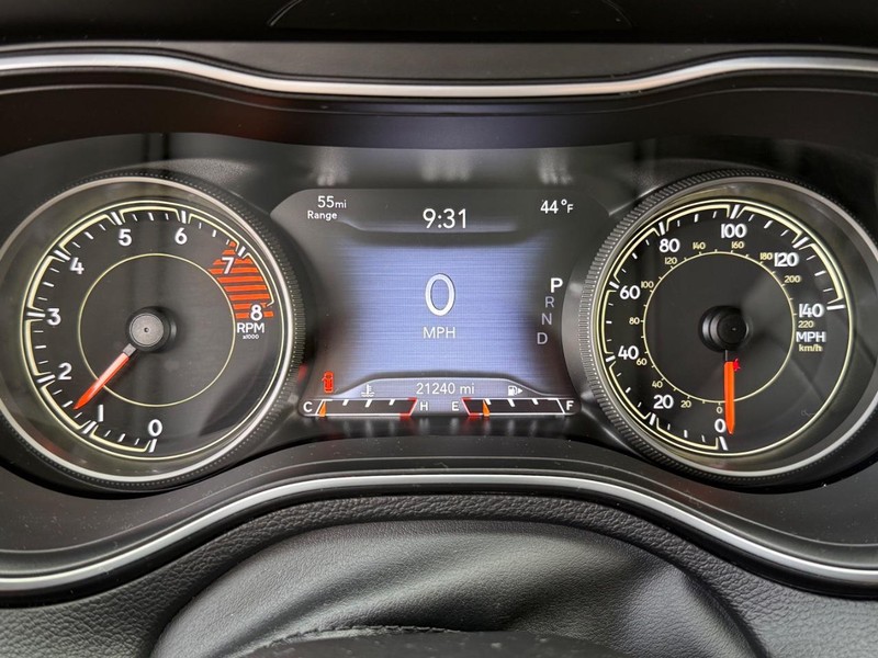 Jeep Cherokee Vehicle Full-screen Gallery Image 31