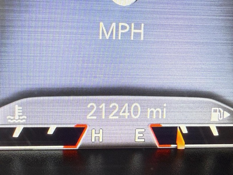 Jeep Cherokee Vehicle Full-screen Gallery Image 32