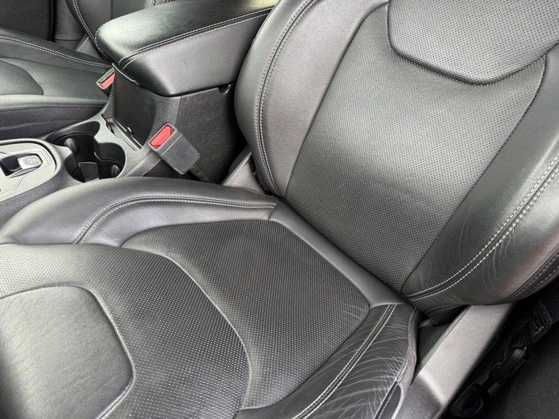 Jeep Cherokee Vehicle Full-screen Gallery Image 33