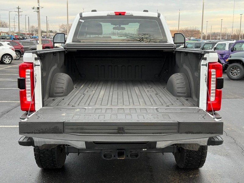 Ford Super Duty F-250 SRW Vehicle Full-screen Gallery Image 07