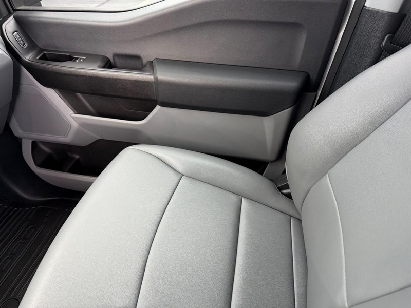 Ford Super Duty F-250 SRW Vehicle Full-screen Gallery Image 23