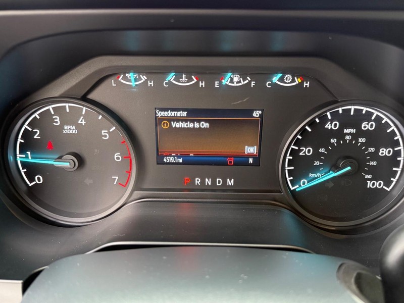 Ford Super Duty F-250 SRW Vehicle Full-screen Gallery Image 25