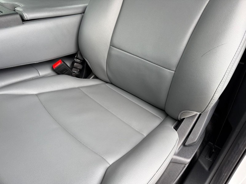 Ford Super Duty F-250 SRW Vehicle Full-screen Gallery Image 27