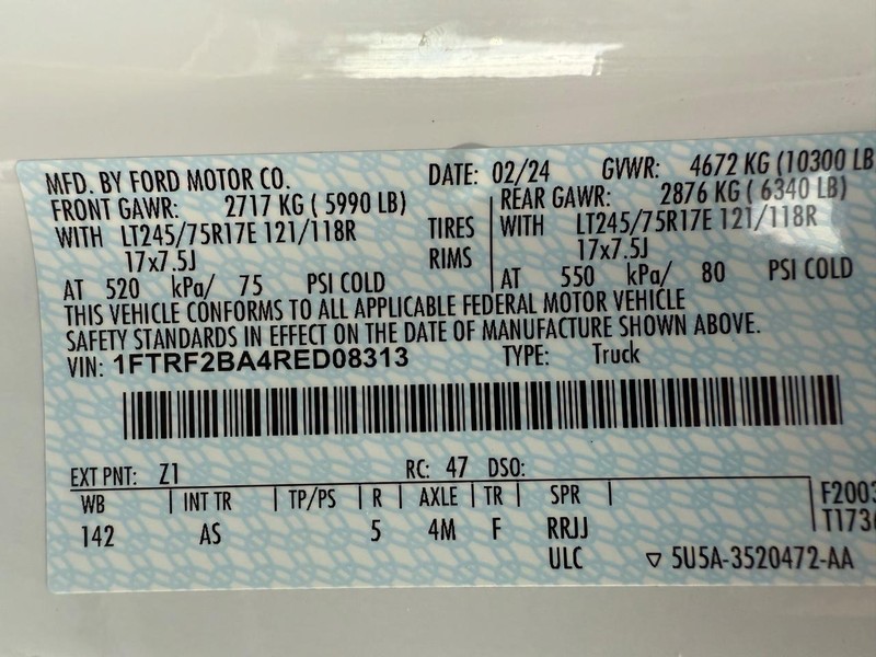 Ford Super Duty F-250 SRW Vehicle Full-screen Gallery Image 30