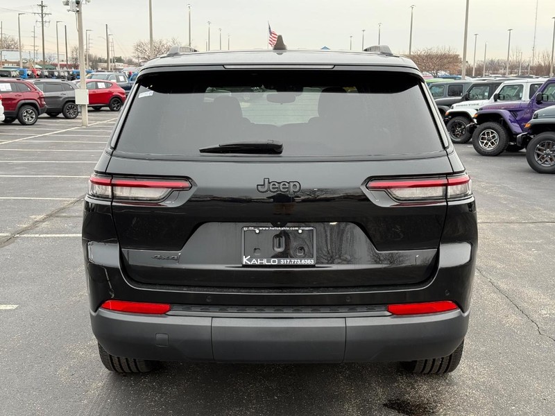 Jeep Grand Cherokee L Vehicle Full-screen Gallery Image 4