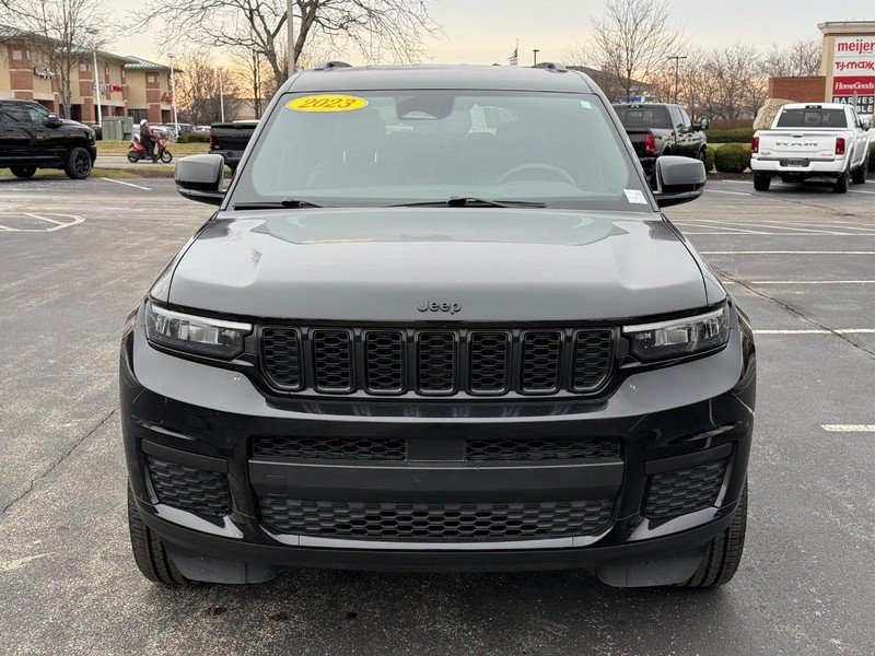 Jeep Grand Cherokee L Vehicle Full-screen Gallery Image 11