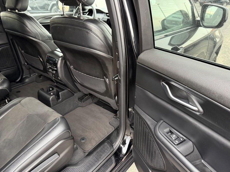 Jeep Grand Cherokee L Vehicle Full-screen Gallery Image 13