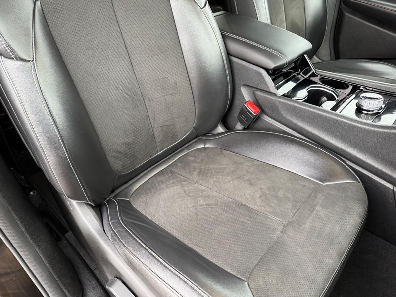 Jeep Grand Cherokee L Vehicle Full-screen Gallery Image 18