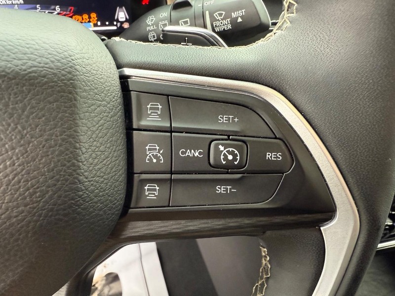 Jeep Grand Cherokee L Vehicle Full-screen Gallery Image 23