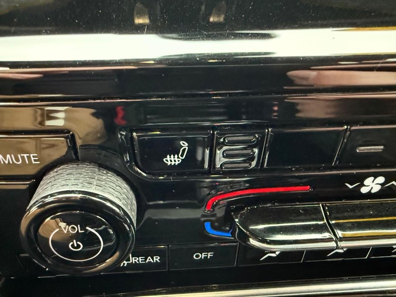 Jeep Grand Cherokee L Vehicle Full-screen Gallery Image 25