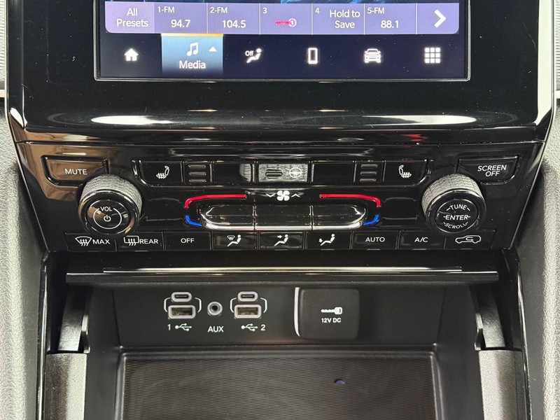 Jeep Grand Cherokee L Vehicle Full-screen Gallery Image 28