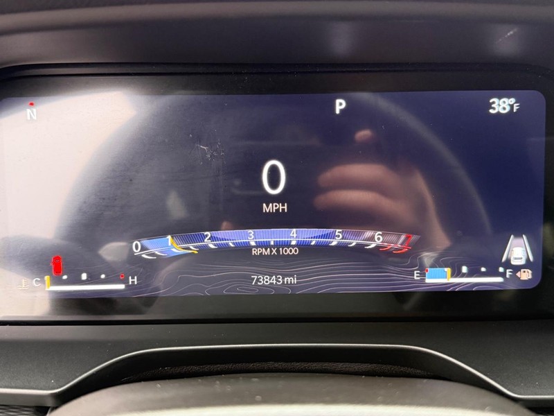 Jeep Grand Cherokee L Vehicle Full-screen Gallery Image 31