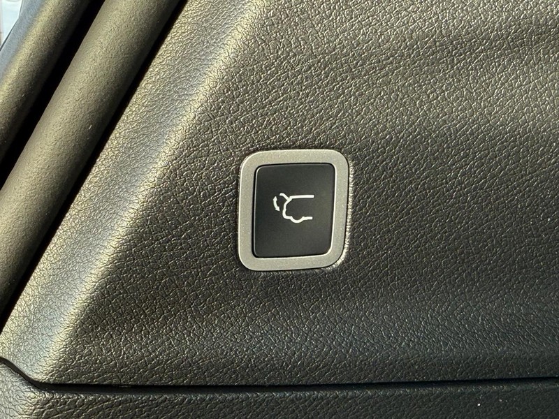 Chrysler Pacifica Vehicle Full-screen Gallery Image 8