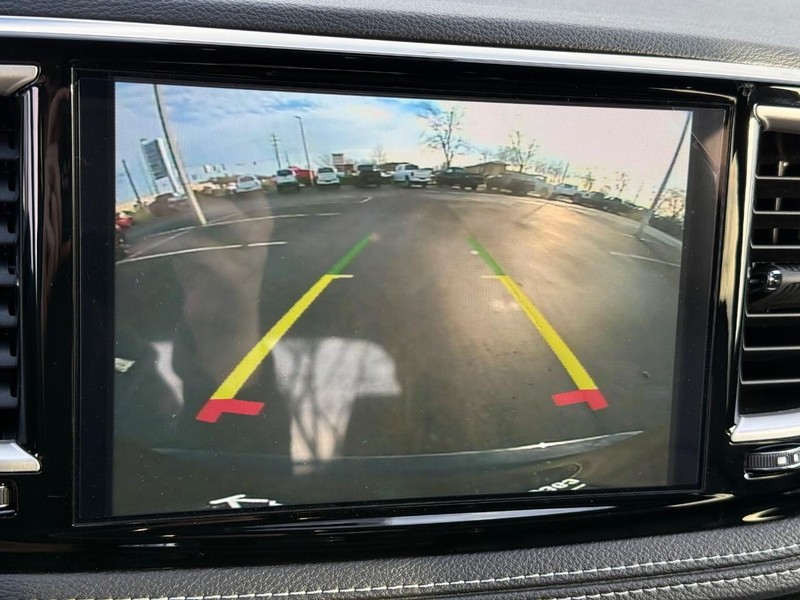 Chrysler Pacifica Vehicle Full-screen Gallery Image 24