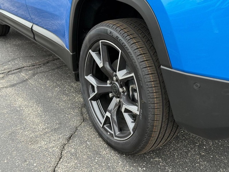 Jeep Cherokee Vehicle Full-screen Gallery Image 6