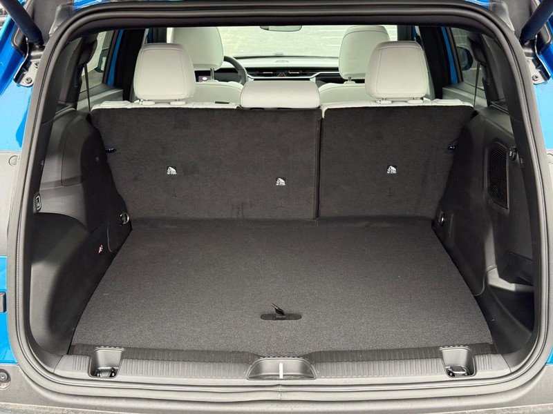 Jeep Cherokee Vehicle Full-screen Gallery Image 7