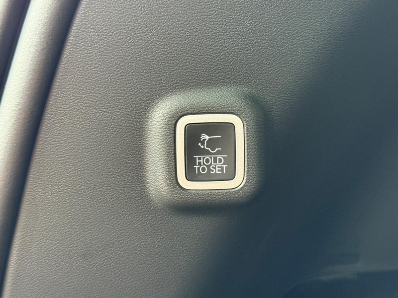 Jeep Cherokee Vehicle Full-screen Gallery Image 8