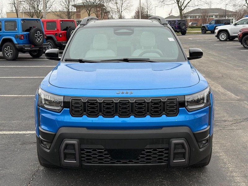 Jeep Cherokee Vehicle Full-screen Gallery Image 11