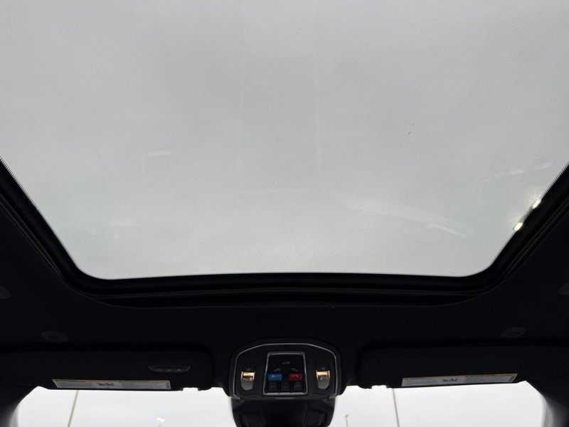 Jeep Cherokee Vehicle Full-screen Gallery Image 14