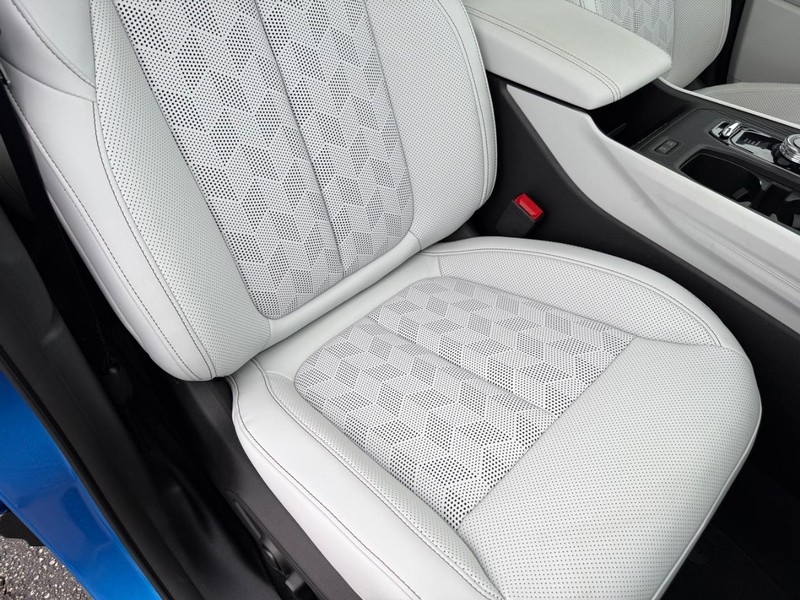 Jeep Cherokee Vehicle Full-screen Gallery Image 18