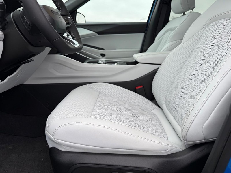 Jeep Cherokee Vehicle Full-screen Gallery Image 20