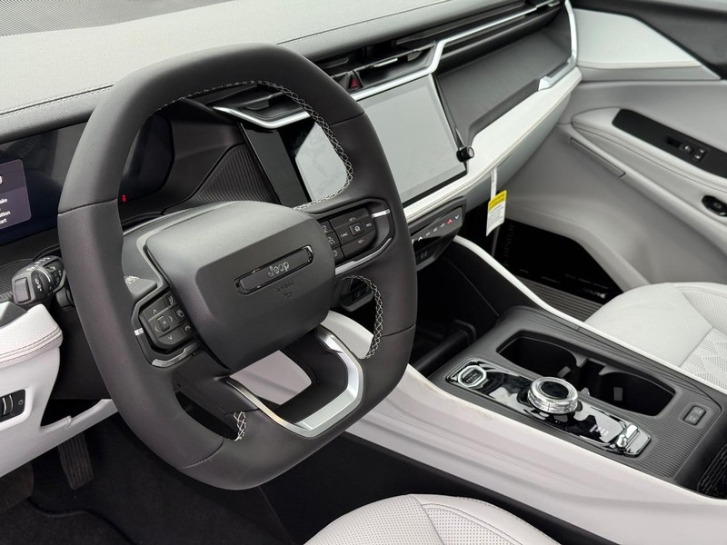 Jeep Cherokee Vehicle Full-screen Gallery Image 21