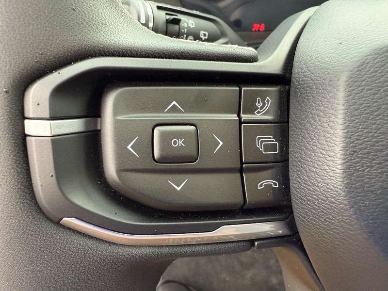 Jeep Cherokee Vehicle Full-screen Gallery Image 22