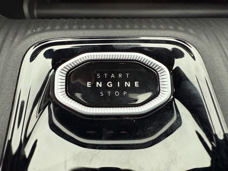 Jeep Cherokee Vehicle Full-screen Gallery Image 24