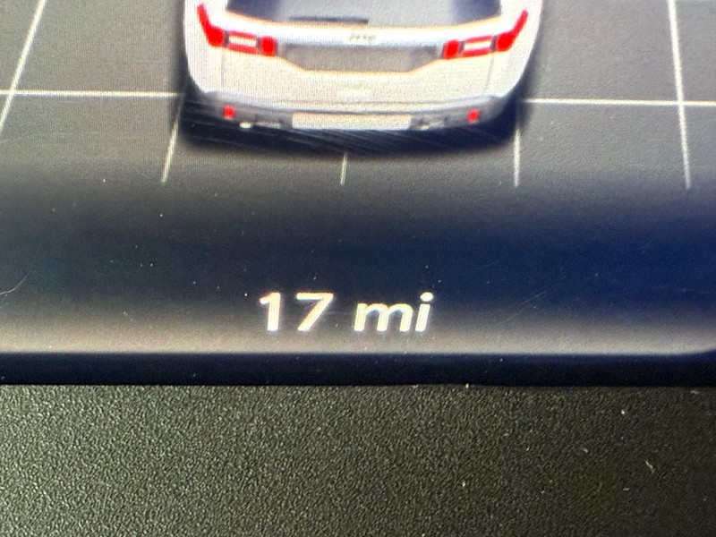 Jeep Cherokee Vehicle Full-screen Gallery Image 31