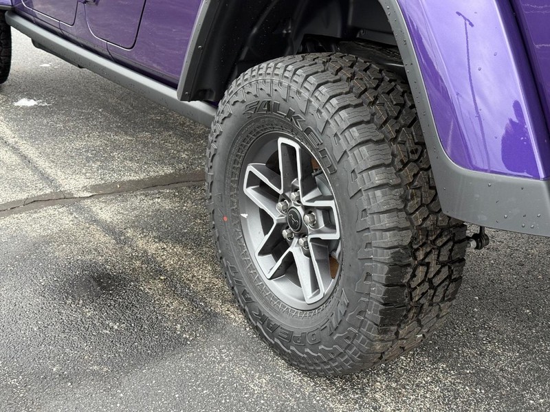 Jeep Gladiator Vehicle Full-screen Gallery Image 6