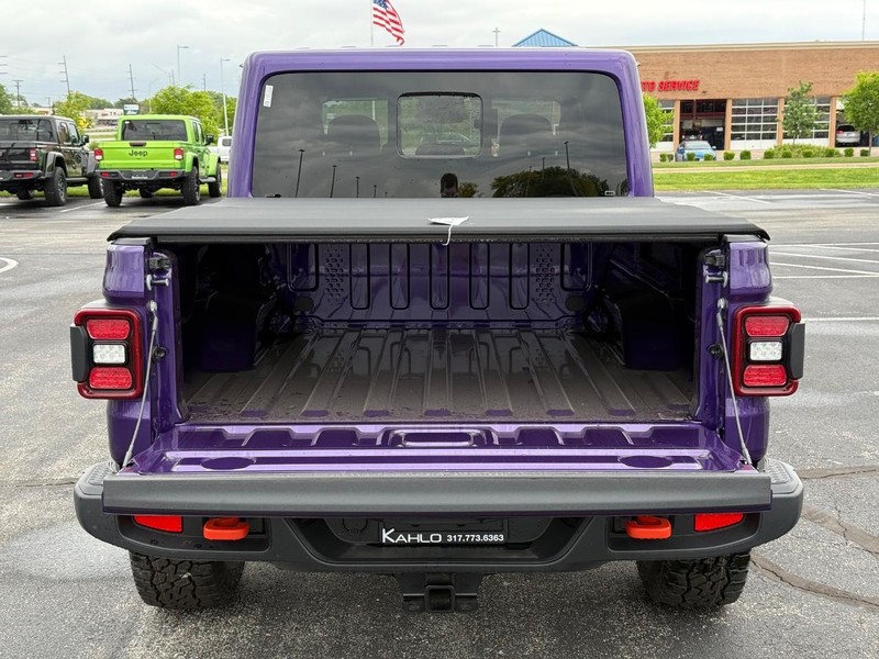 Jeep Gladiator Vehicle Full-screen Gallery Image 7