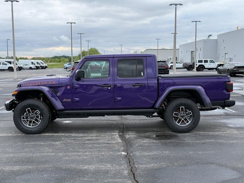 Jeep Gladiator Vehicle Full-screen Gallery Image 8