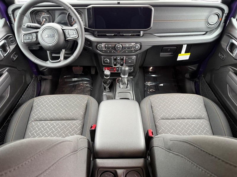 Jeep Gladiator Vehicle Full-screen Gallery Image 13