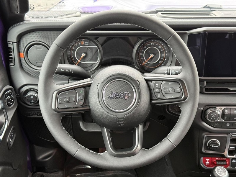 Jeep Gladiator Vehicle Full-screen Gallery Image 14
