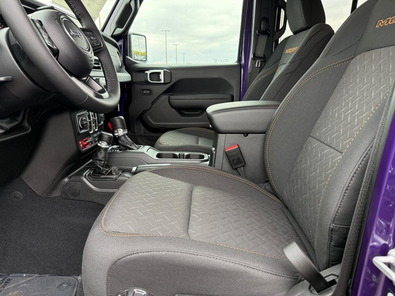 Jeep Gladiator Vehicle Full-screen Gallery Image 18