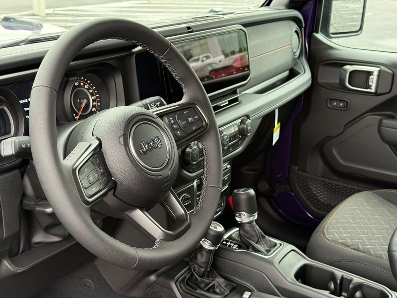 Jeep Gladiator Vehicle Full-screen Gallery Image 19