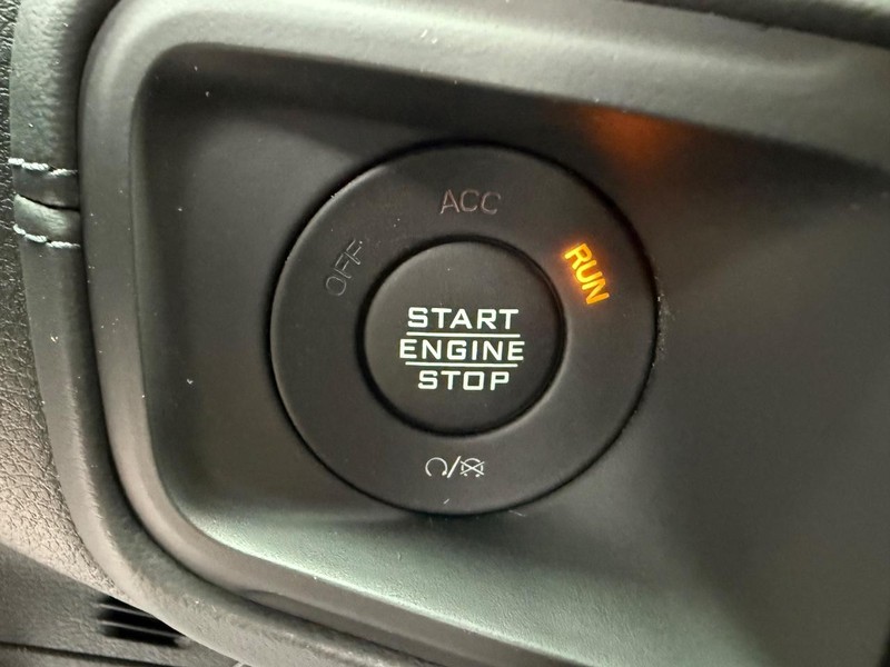 Jeep Gladiator Vehicle Full-screen Gallery Image 22