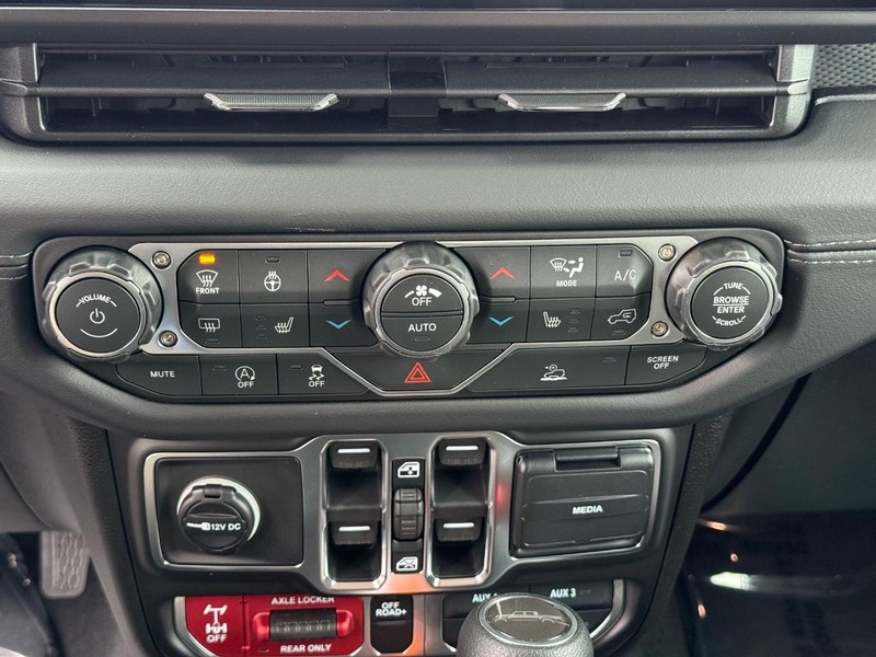 Jeep Gladiator Vehicle Full-screen Gallery Image 26