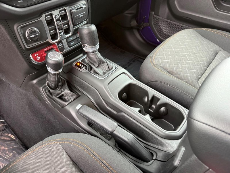 Jeep Gladiator Vehicle Full-screen Gallery Image 27